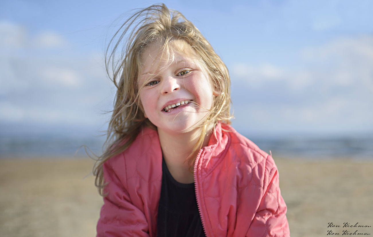 Master Photographer Ron Richman photographed gorgrous kid model with great smile on the beach. Amazing lighting. Clear. Sharp. Photography.